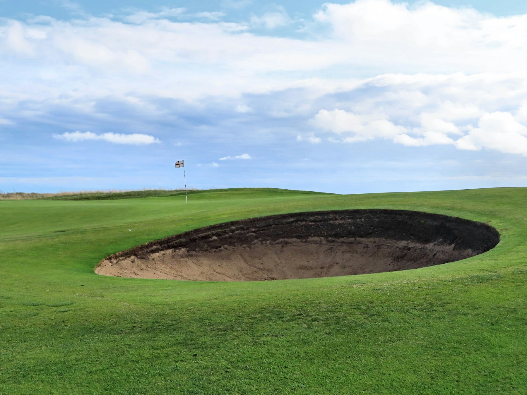 Le green du trou 4 et la lèvre de son bunker